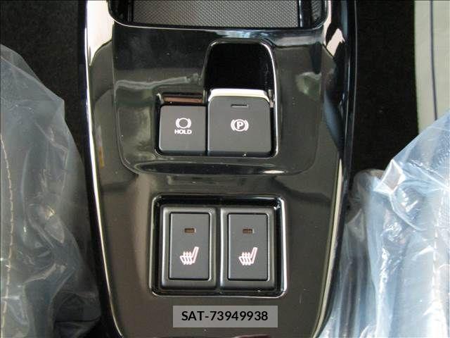 Suzuki X BEE 2026-07 8211128-9