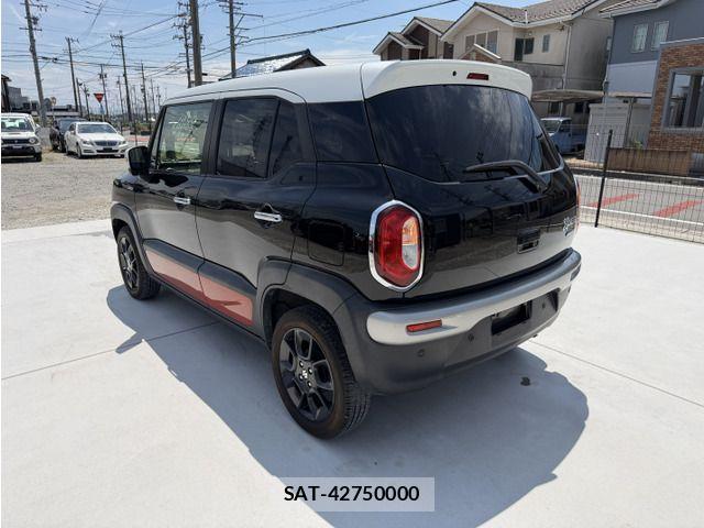Suzuki X BEE 2019-04 8211134-5