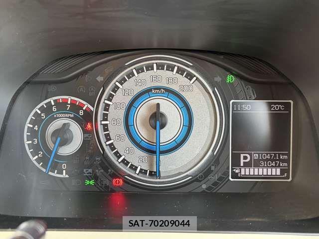 Suzuki X BEE 2019-07 6023718-4