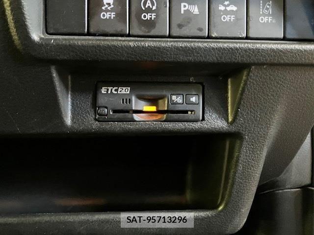 Suzuki X BEE 2019-03 6818151-24