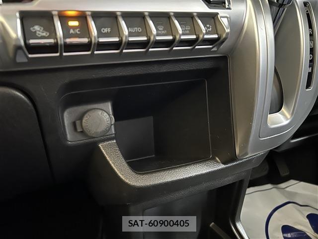 Suzuki X BEE 2018-07 7981648-21