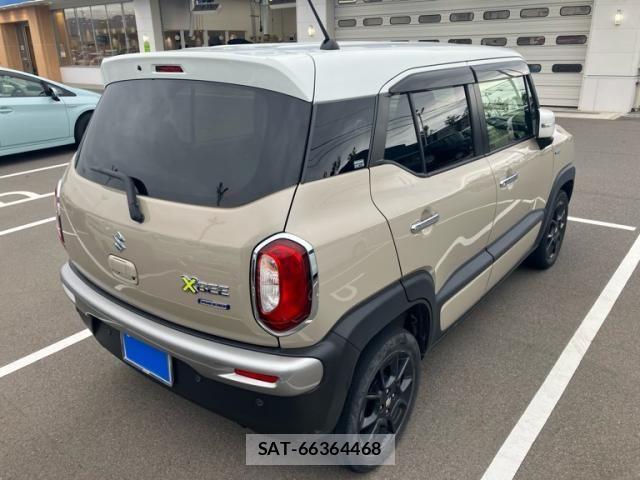 Suzuki X BEE 2022-05 8851163-2