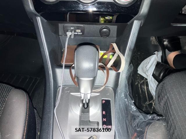 Subaru XV 2016-07 8883134-27