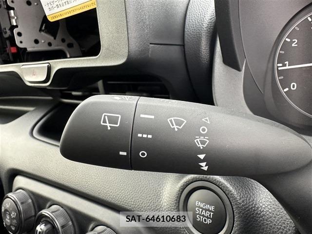 Toyota YARIS 2024-09 873621-25