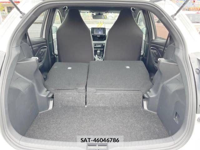 Toyota YARIS 2023-07 878672-10