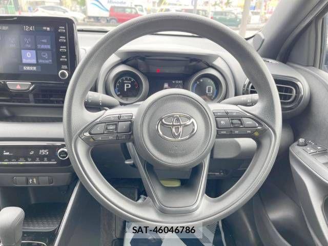Toyota YARIS 2023-07 878672-11