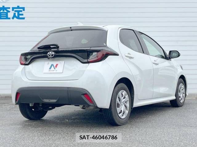 Toyota YARIS 2023-07 878672-17