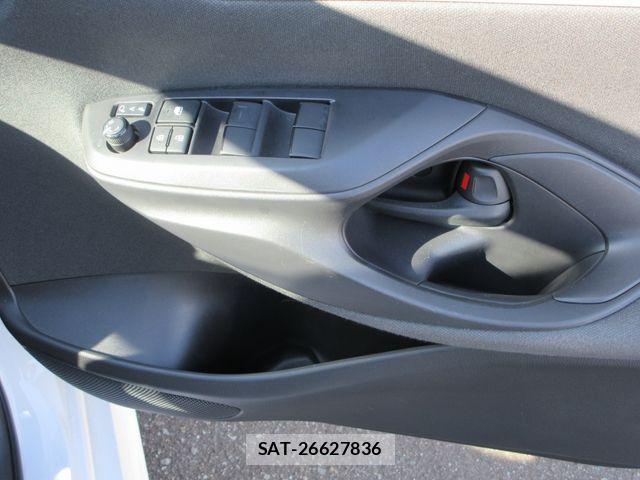 Toyota YARIS 2021-06 3423920-22