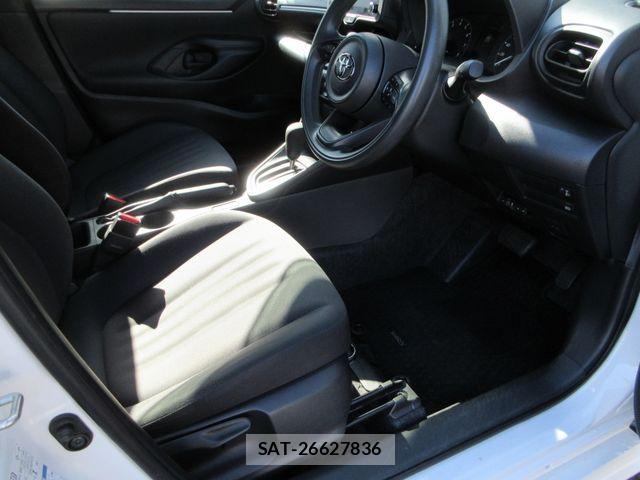 Toyota YARIS 2021-06 3423920-23