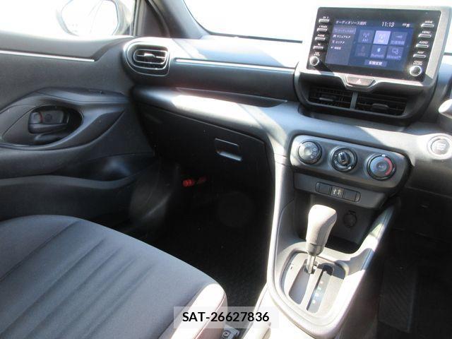 Toyota YARIS 2021-06 3423920-25