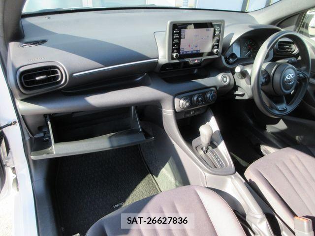 Toyota YARIS 2021-06 3423920-26