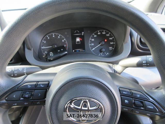Toyota YARIS 2021-06 3423920-4