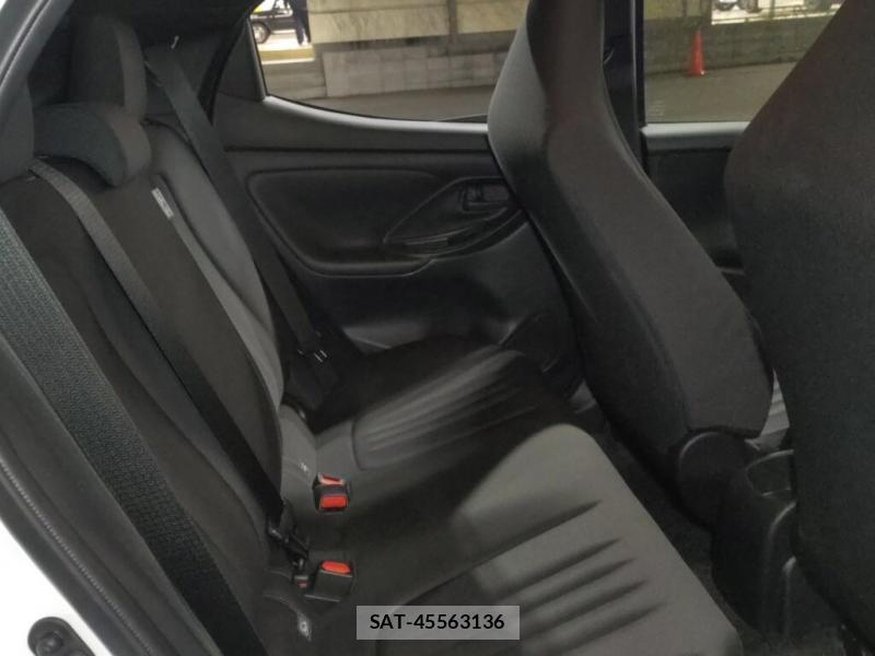 Toyota YARIS 2025 3432630-4