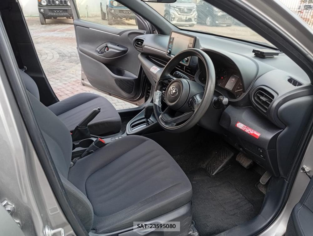 Toyota YARIS 2022-04 869237-9