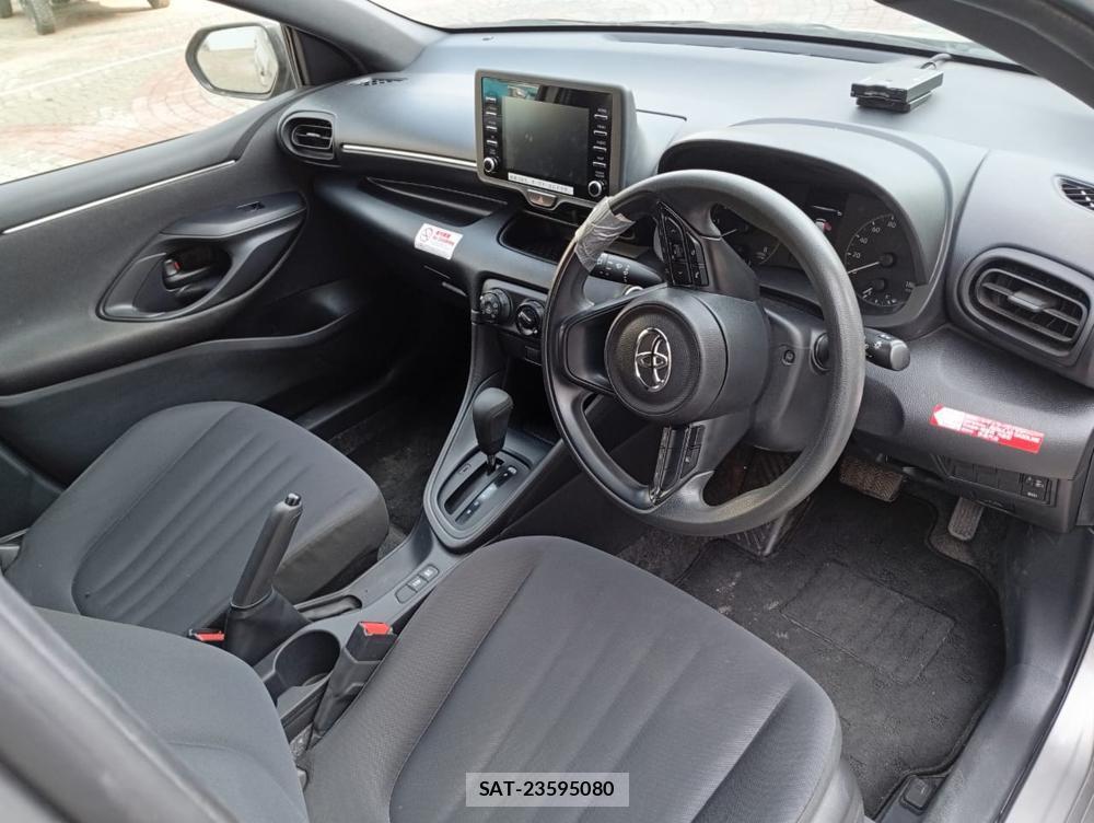 Toyota YARIS 2022-04 869237-10