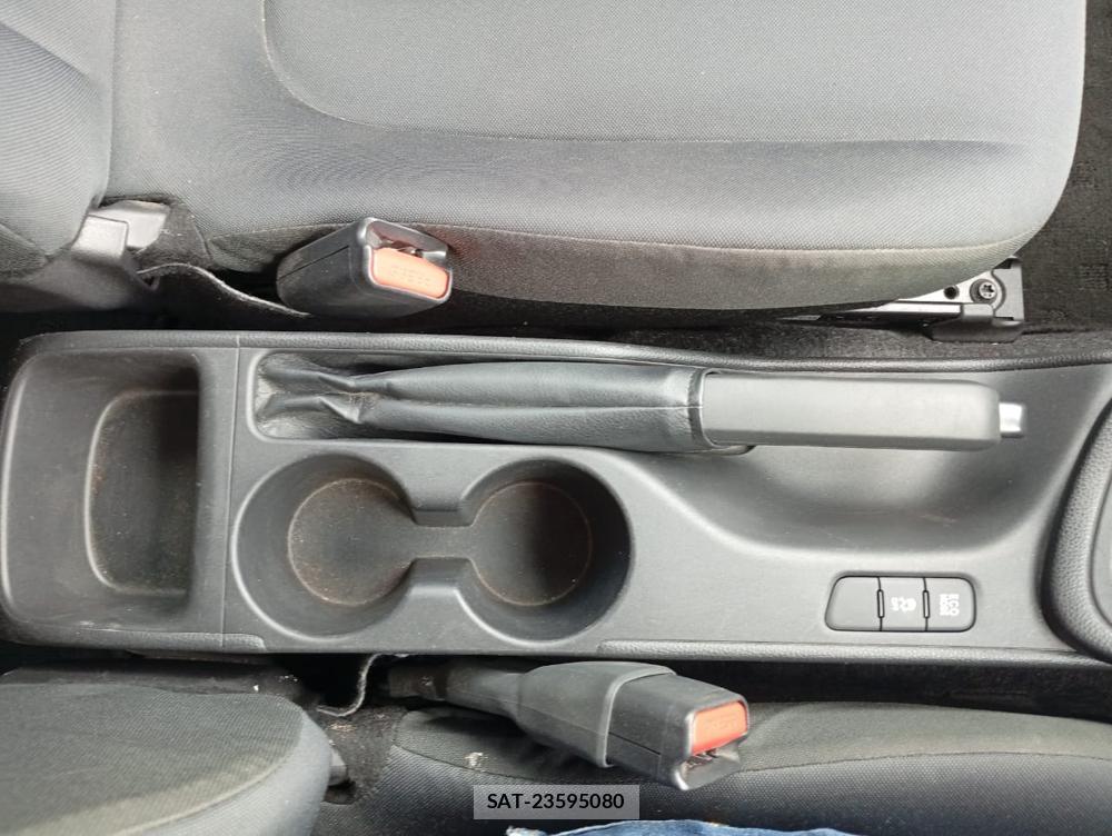 Toyota YARIS 2022-04 869237-17