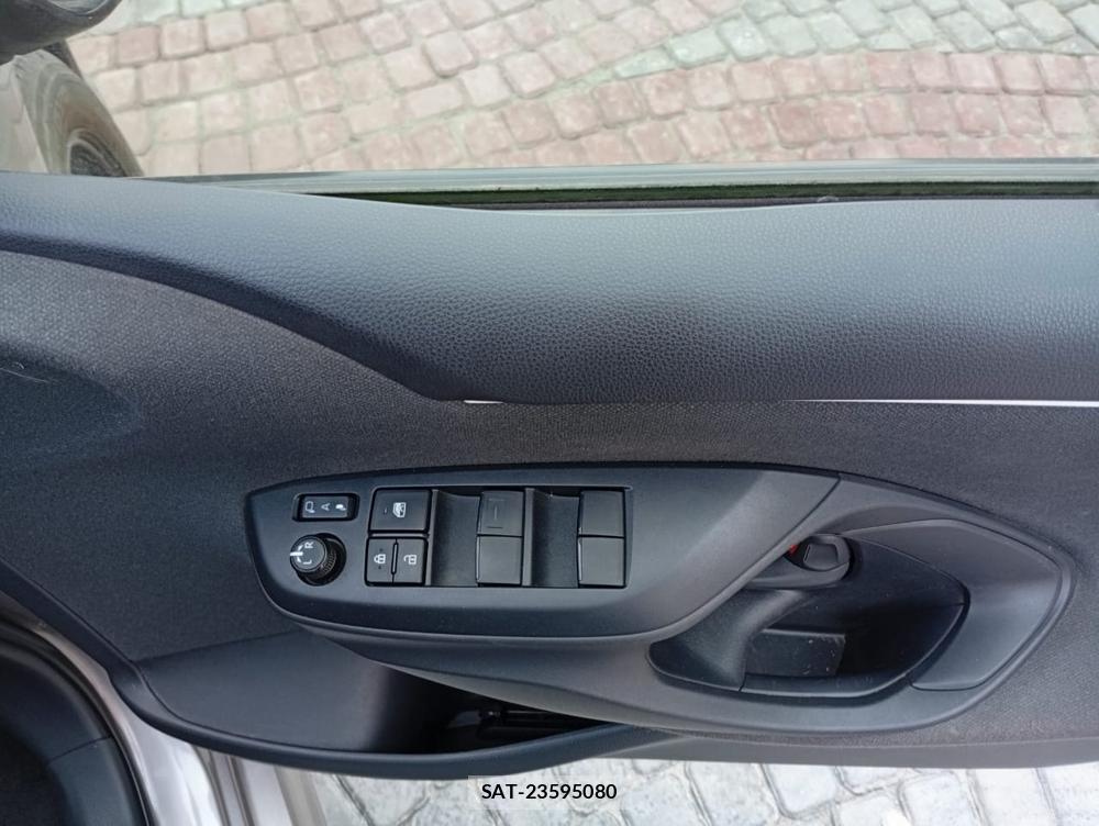 Toyota YARIS 2022-04 869237-18