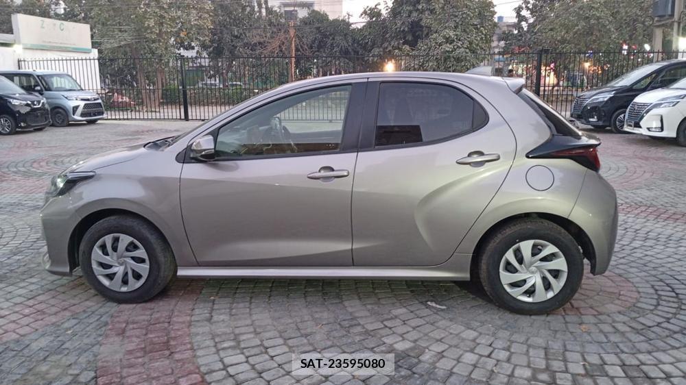 Toyota YARIS 2022-04 869237-1