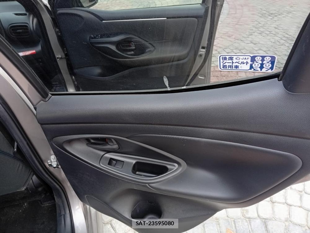 Toyota YARIS 2022-04 869237-19