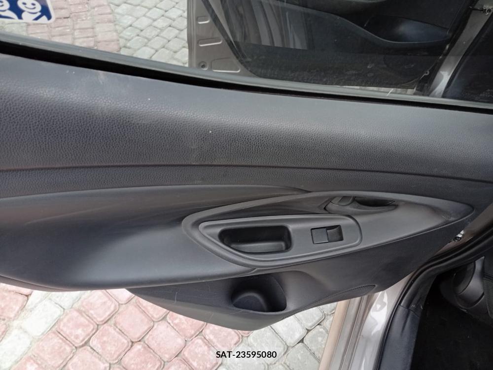 Toyota YARIS 2022-04 869237-20