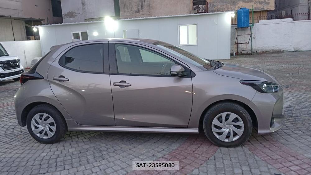 Toyota YARIS 2022-04 869237-5