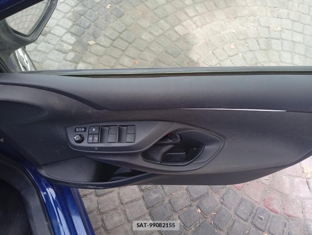 Toyota YARIS 2022-04 869235-15