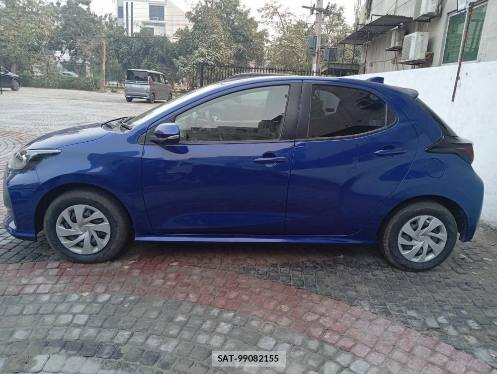 Toyota YARIS 2022-04 869235-1