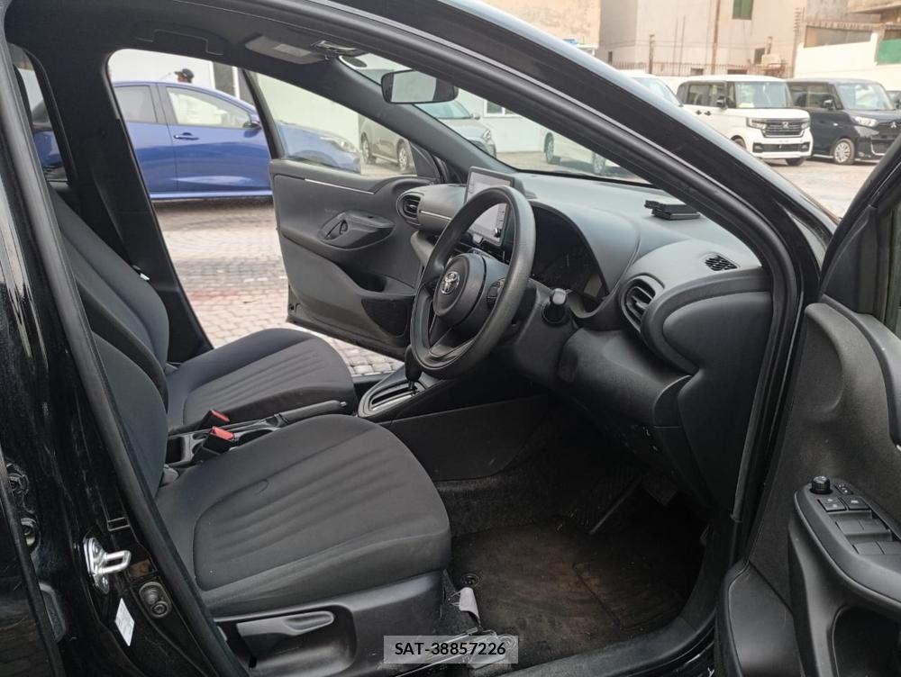 Toyota YARIS 2022-04 3545601-9
