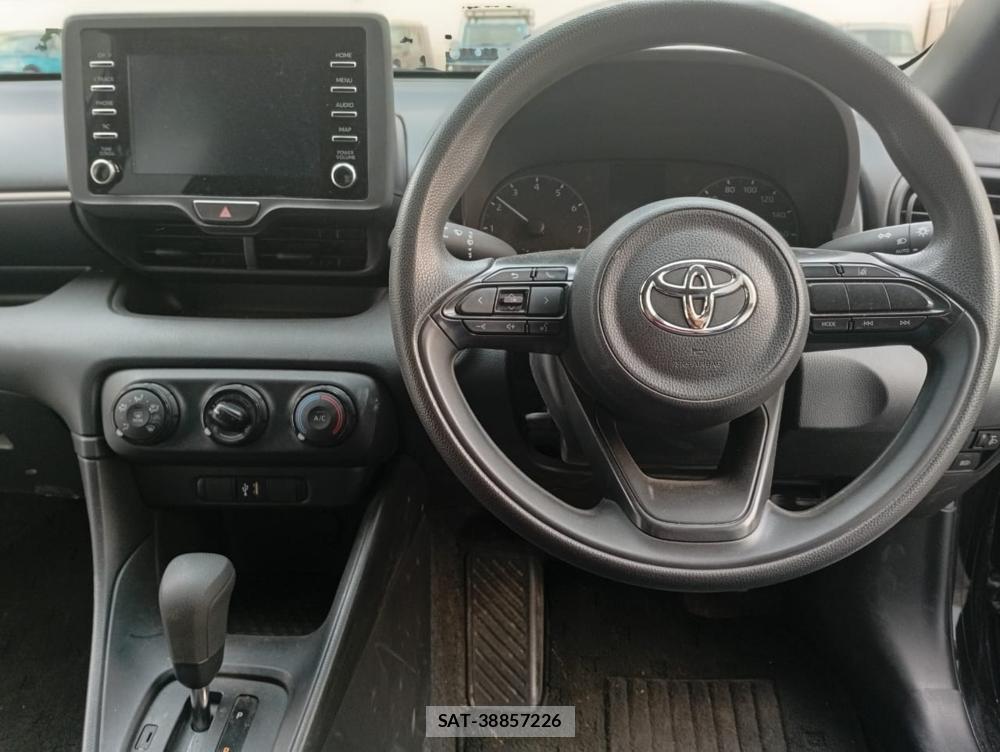 Toyota YARIS 2022-04 3545601-10