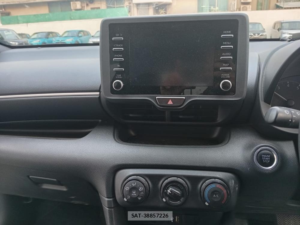 Toyota YARIS 2022-04 3545601-11