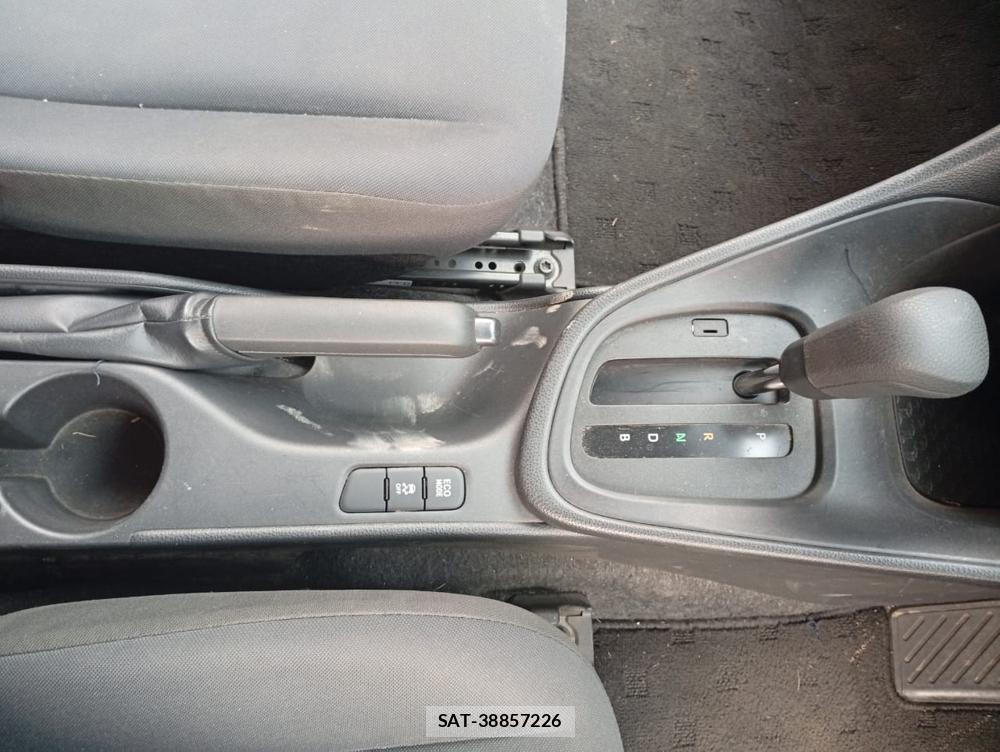 Toyota YARIS 2022-04 3545601-12