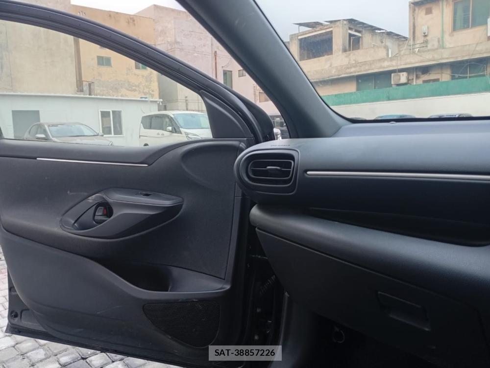 Toyota YARIS 2022-04 3545601-13