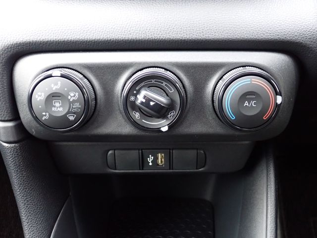 Toyota YARIS 2022-12 3689042-13
