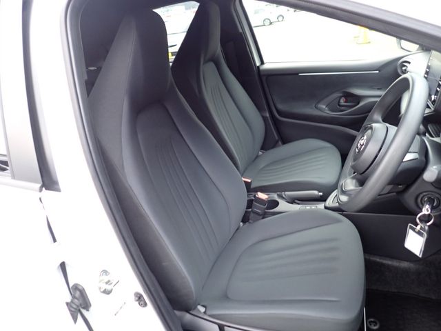 Toyota YARIS 2022-12 3689042-18