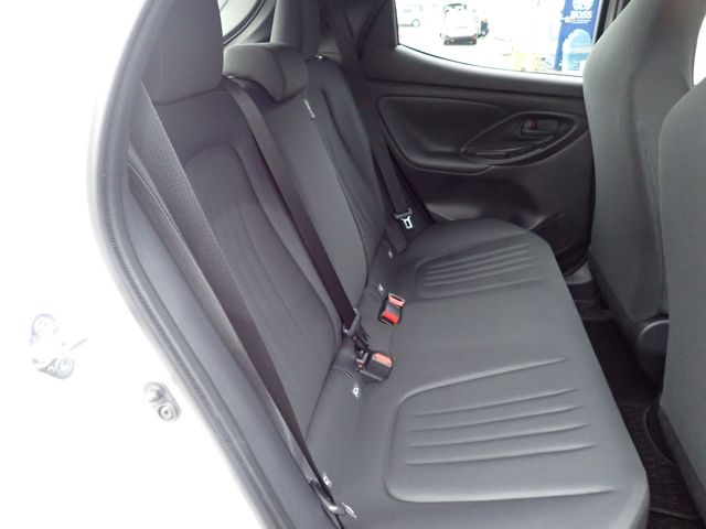 Toyota YARIS 2022-12 3689042-19