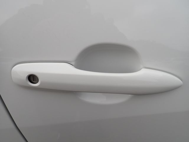 Toyota YARIS 2022-12 3689042-23