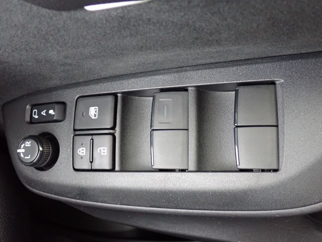 Toyota YARIS 2022-12 3689042-7