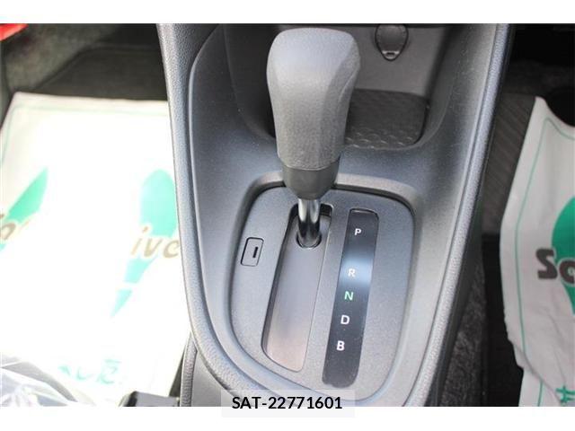 Toyota YARIS 2022-03 6273355-19