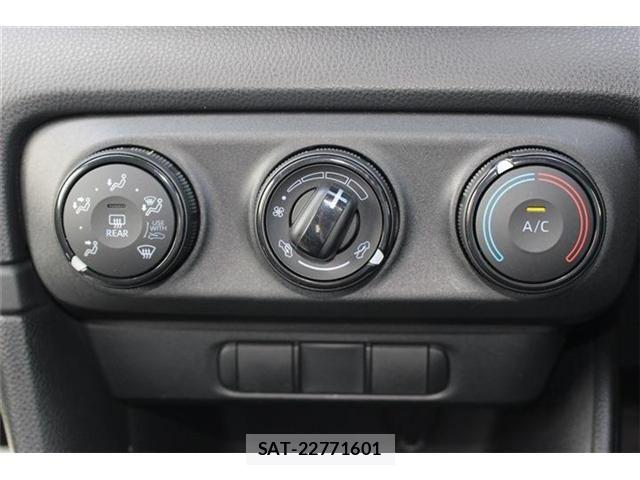 Toyota YARIS 2022-03 6273355-21