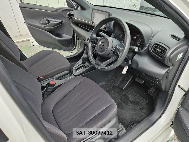Toyota YARIS 2021-04 6615936-10