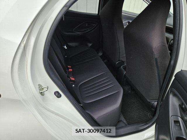 Toyota YARIS 2021-04 6615936-11