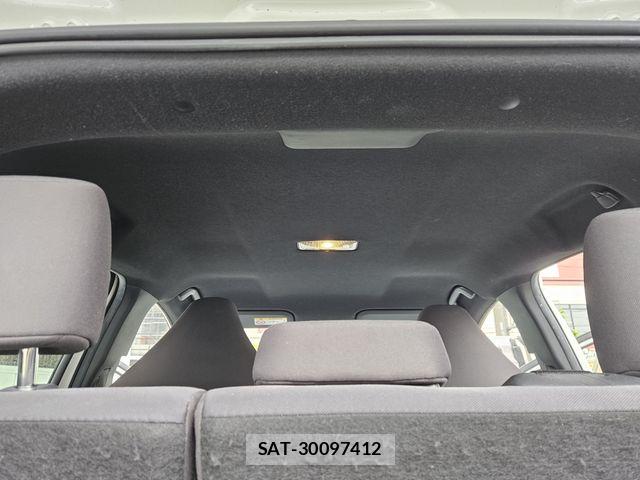 Toyota YARIS 2021-04 6615936-13
