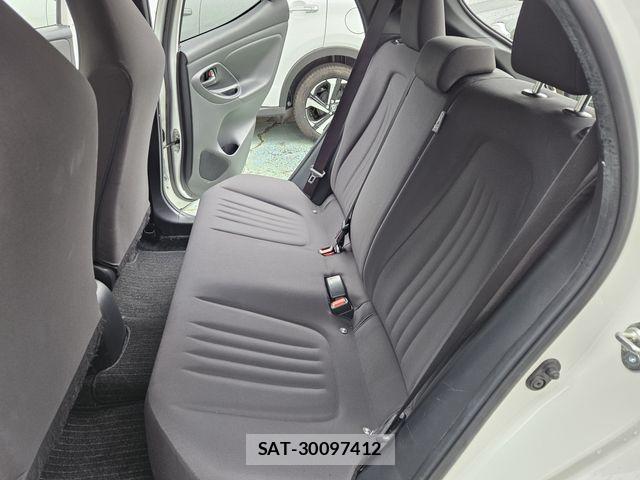 Toyota YARIS 2021-04 6615936-15