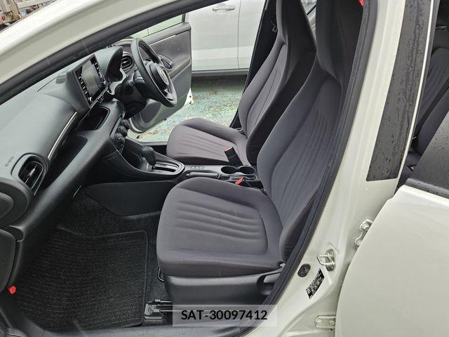 Toyota YARIS 2021-04 6615936-16