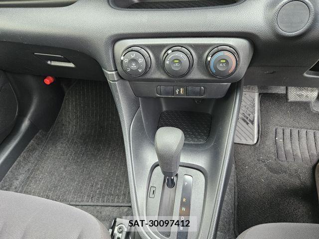 Toyota YARIS 2021-04 6615936-20
