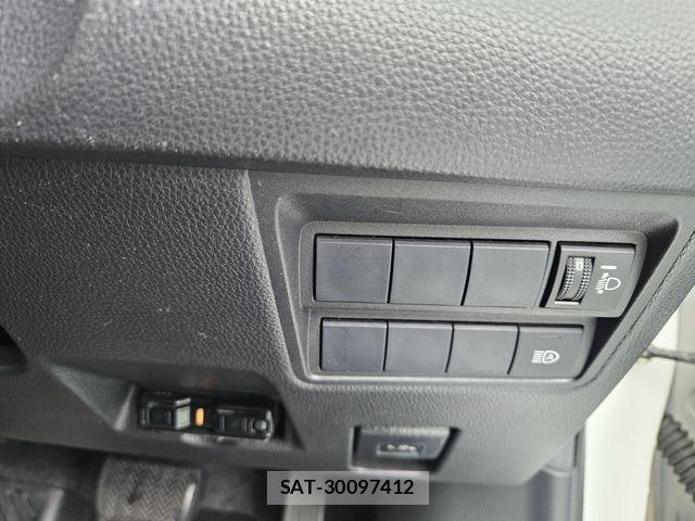 Toyota YARIS 2021-04 6615936-21