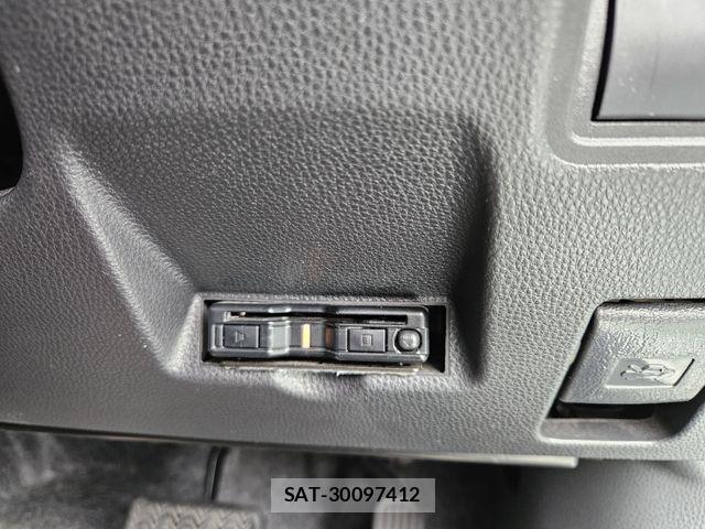 Toyota YARIS 2021-04 6615936-22