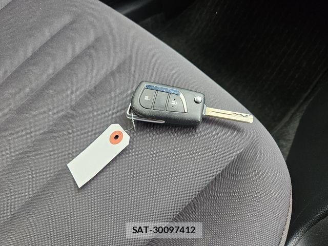 Toyota YARIS 2021-04 6615936-23