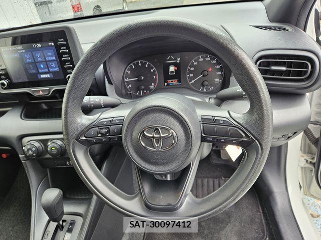 Toyota YARIS 2021-04 6615936-24