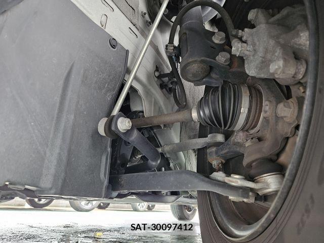 Toyota YARIS 2021-04 6615936-25
